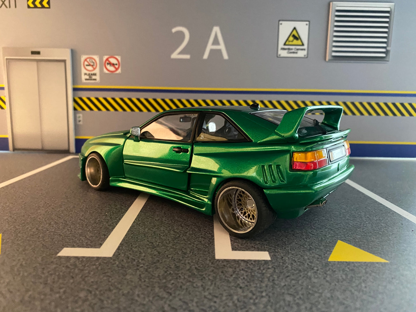 VW Corrado VR6 Rieger Breitbau mit Alufelgen "Candy Green" Tuning Umbau 1:18