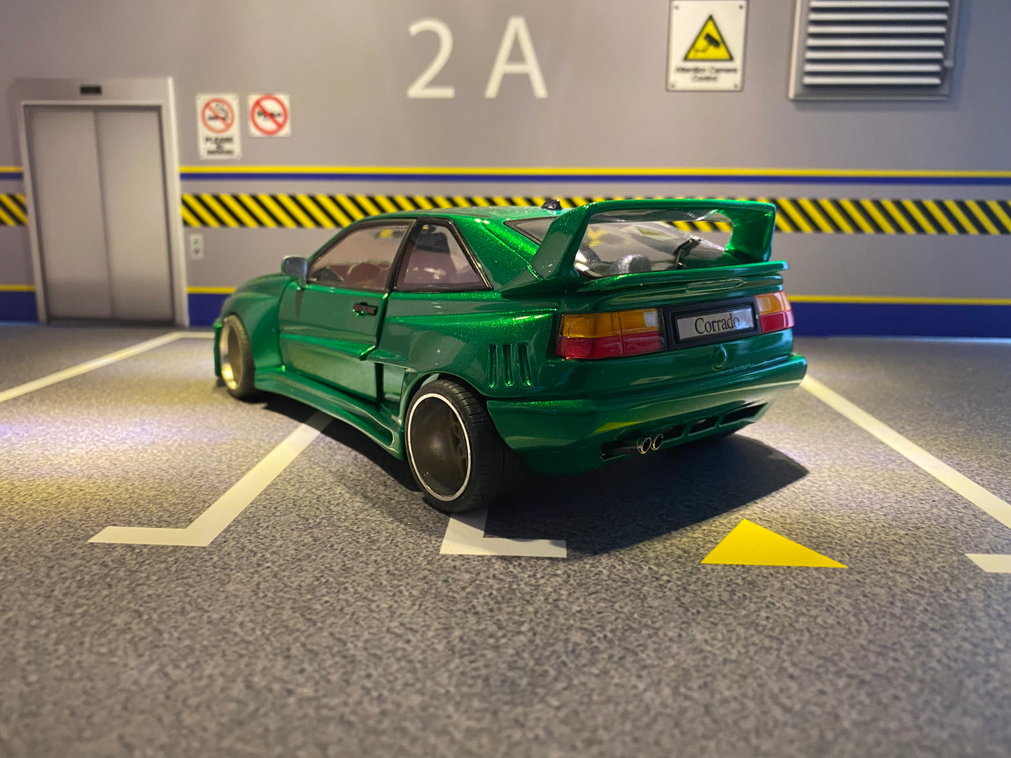 VW Corrado VR6 Rieger Breitbau mit Alufelgen "Candy Green" Tuning Umbau 1:18