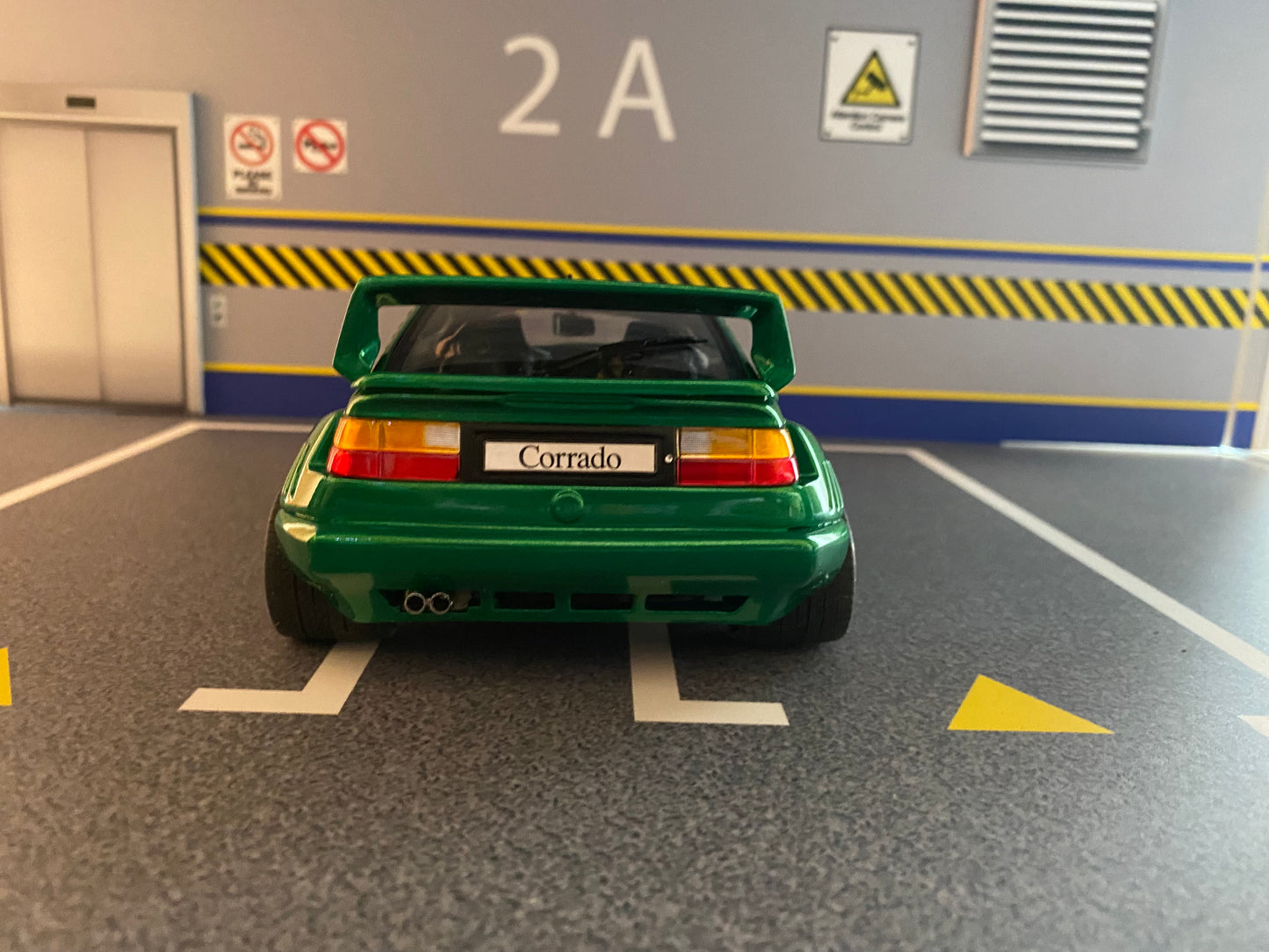 VW Corrado VR6 Rieger Breitbau mit Alufelgen "Candy Green" Tuning Umbau 1:18