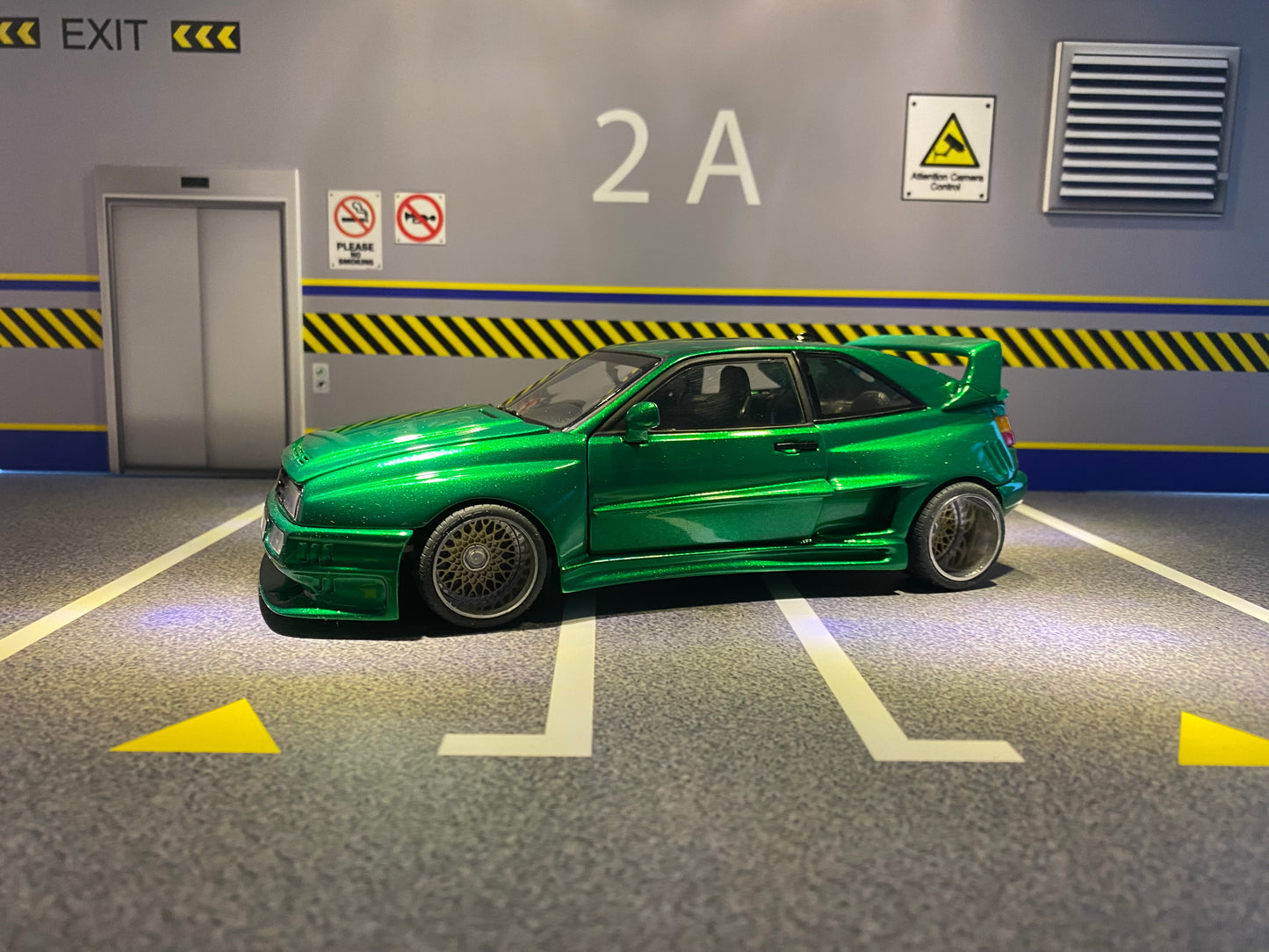 VW Corrado VR6 Rieger Breitbau mit Alufelgen "Candy Green" Tuning Umbau 1:18