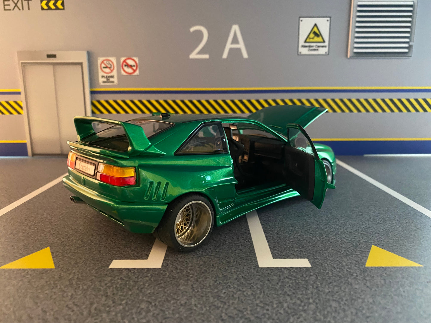 VW Corrado VR6 Rieger Breitbau mit Alufelgen "Candy Green" Tuning Umbau 1:18