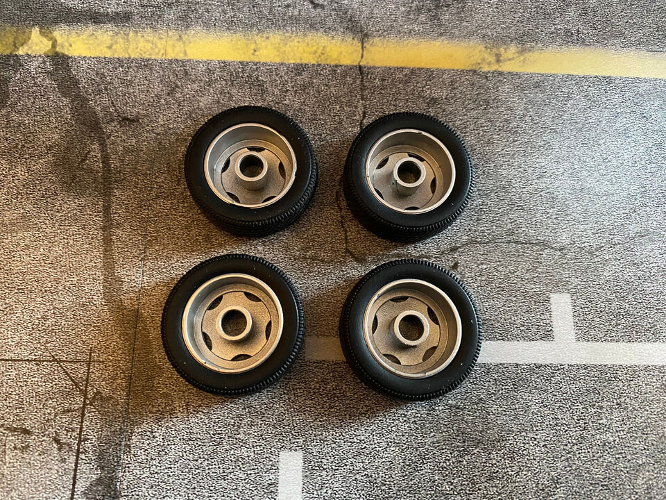 VW Golf Corrado Räder Estoril Felgen + Reifen Norev Alufelgen Tuning 1:18