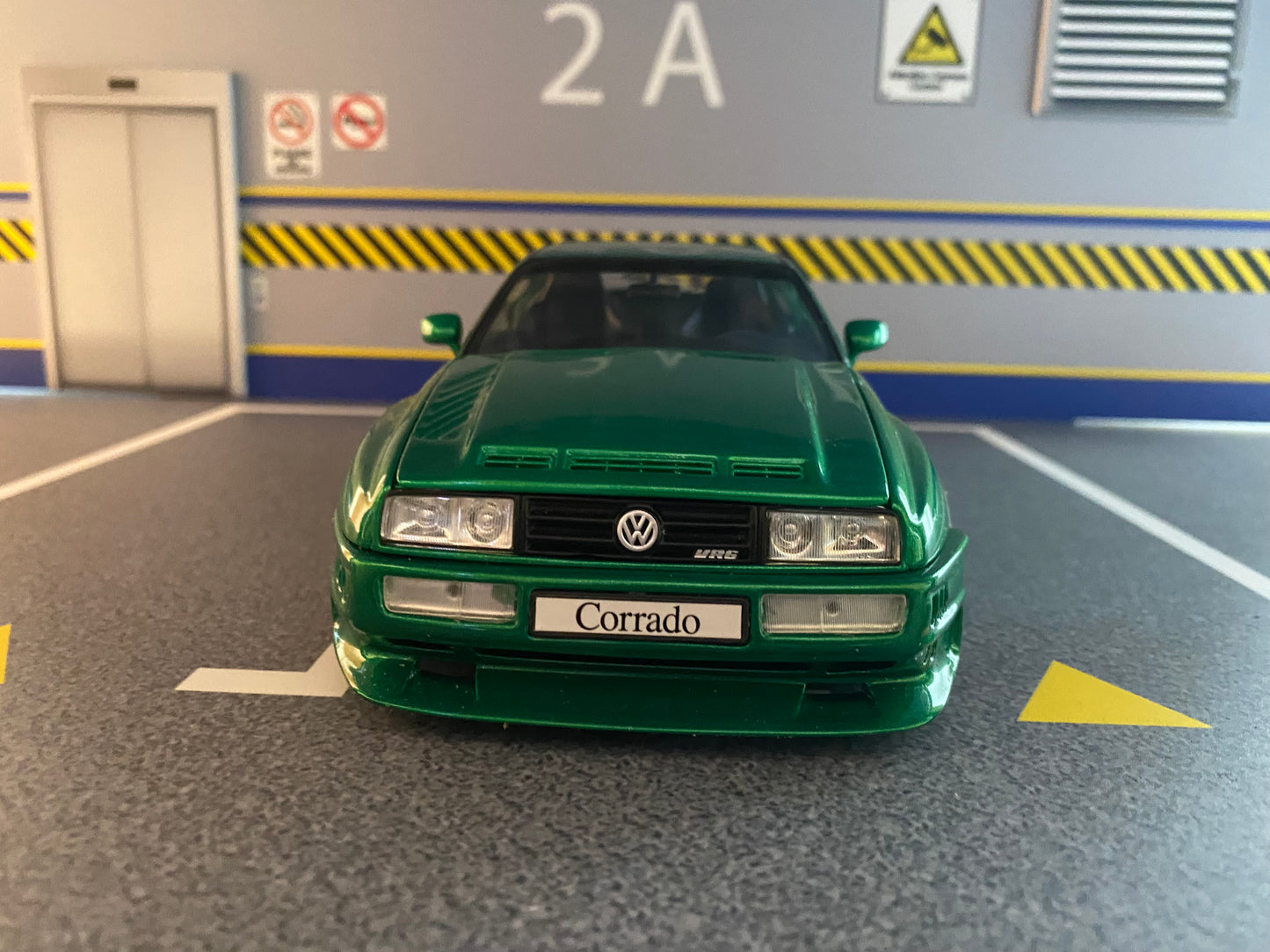 VW Corrado VR6 Rieger Breitbau mit Alufelgen "Candy Green" Tuning Umbau 1:18