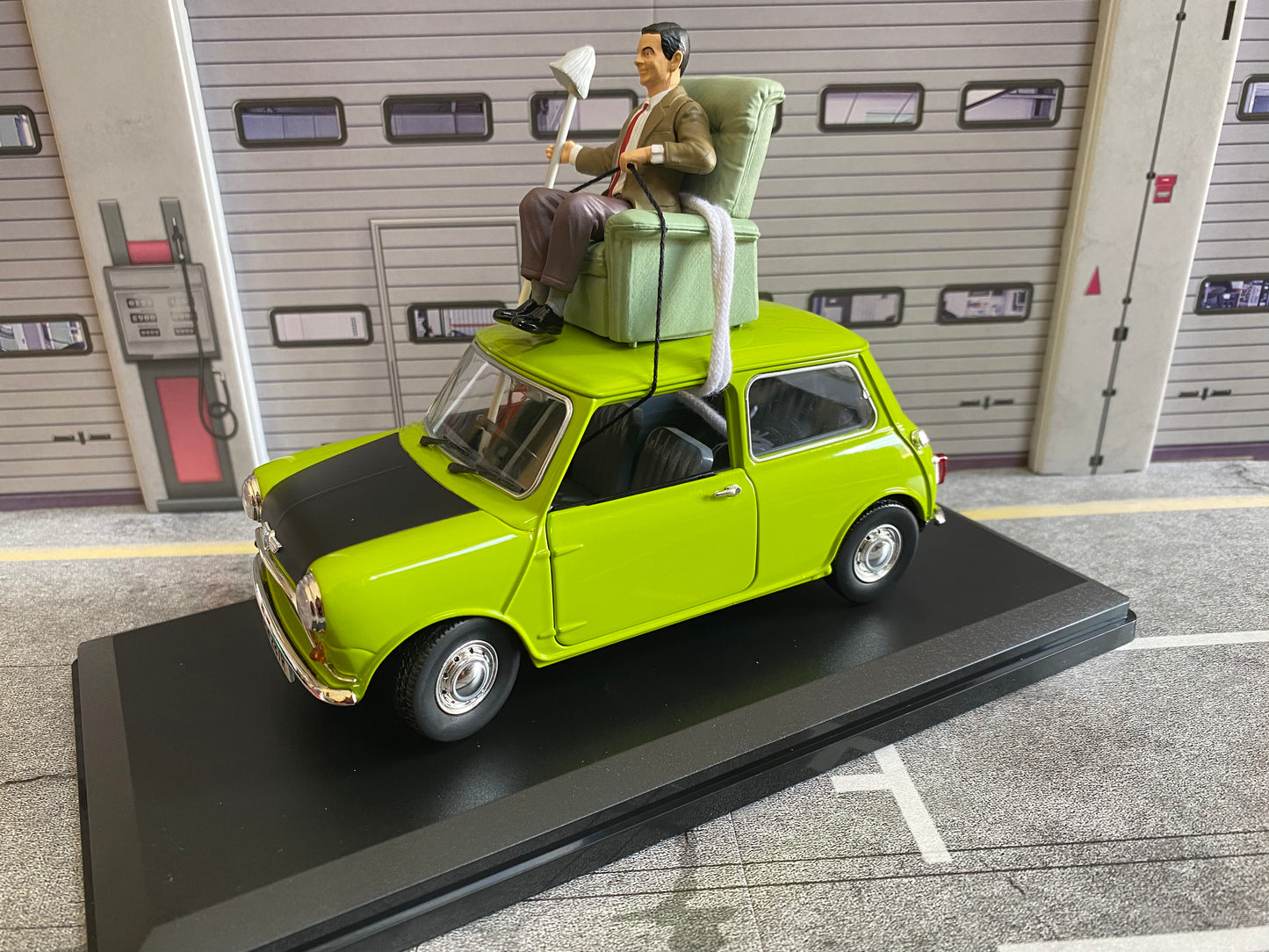 Mini Cooper "Mr. Bean" mit Figur British Leyland 1977 Mini 1000 Neu in OVP new in box 1:18