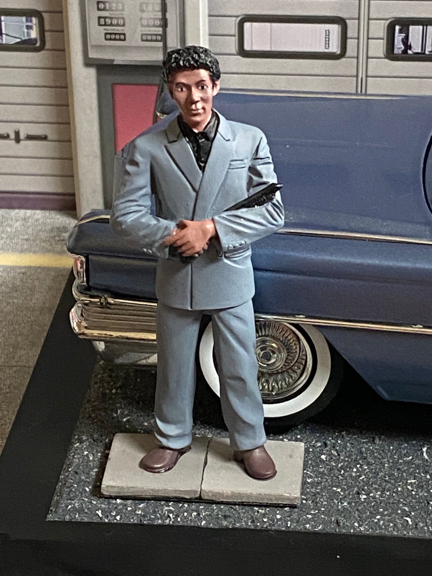 Cadillac de Ville Convertible 1964 mit Figuren Rico (Ricardo Tubbs) & Sonny Burnett (James Crockett) aus Miami Vice 1:18
