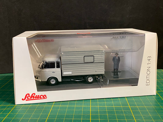 Barkas B 1000 + Figur DDR Staatssicherheit Stasi Schuco 450060500 Neu in OVP 1:43