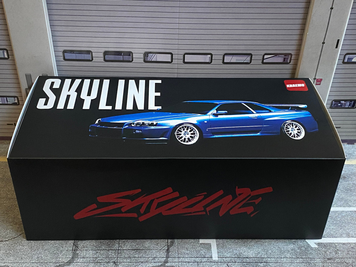 Nissan Skyline R34 GT-R + TE37-Räder Kraemo JP Performance Minichamps Neu 1:18