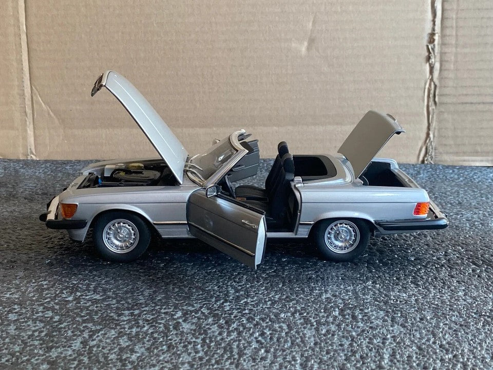 Mercedes Benz 300 SL 450 silber R107 Umbau US-Version Rick´s SL aus Magnum 1:18
