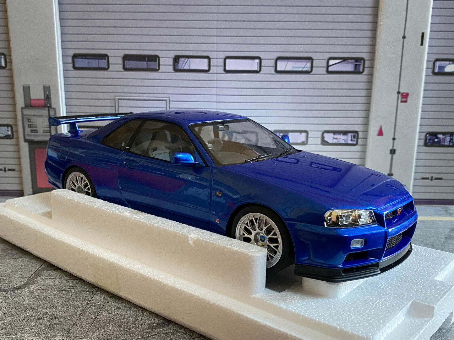 Nissan Skyline R34 GT-R + TE37-Räder Kraemo JP Performance Minichamps Neu 1:18