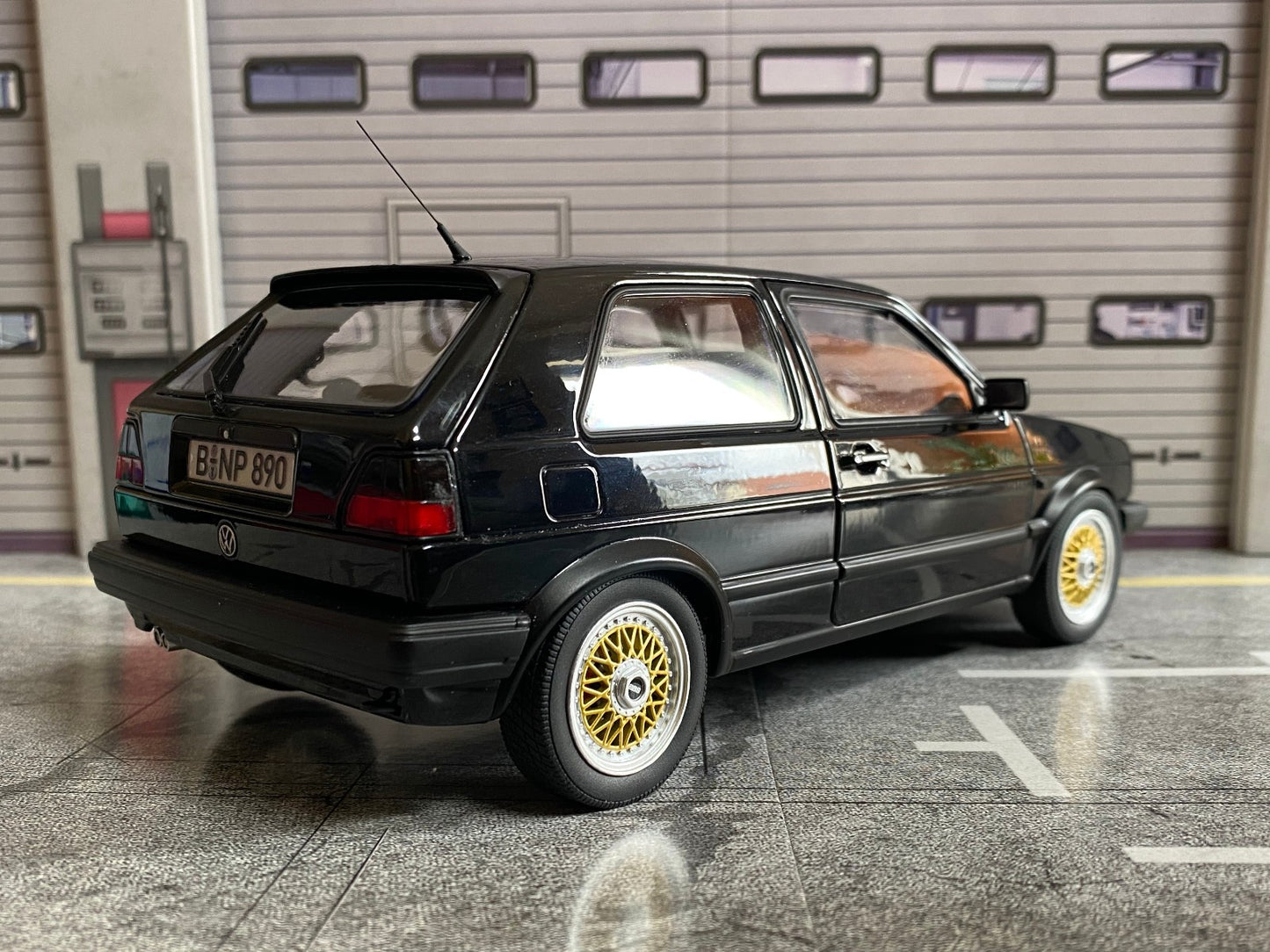 VW Golf 2 GTI G60 DigiFiz Typ 19E 1989 II Schwarz metallic Tuning Diorama Umbau 1:18