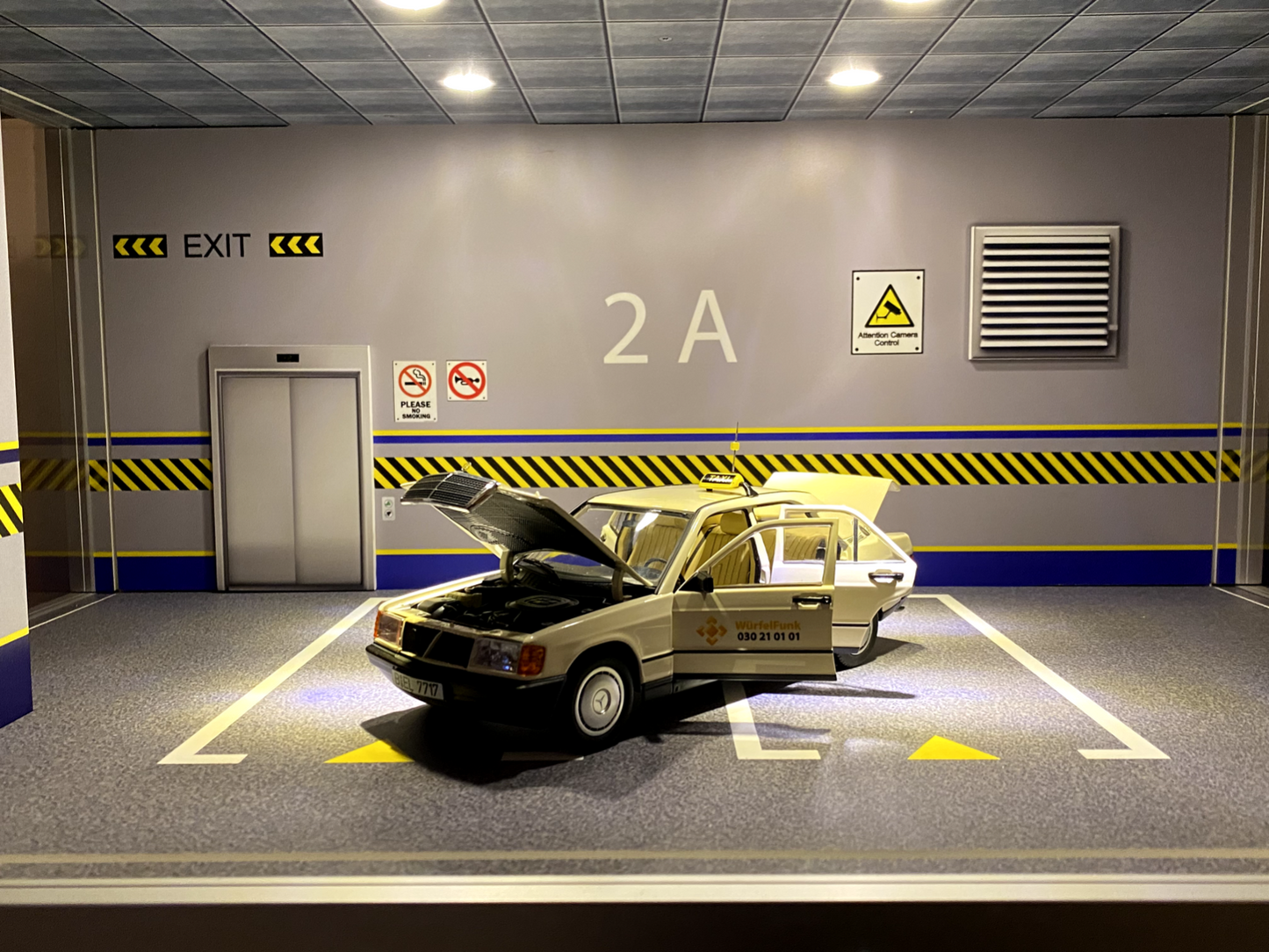 Mercedes Benz 190 E W 201 W201 Taxi Umbau Würfelfunk (alles zu öffnen) 1:18