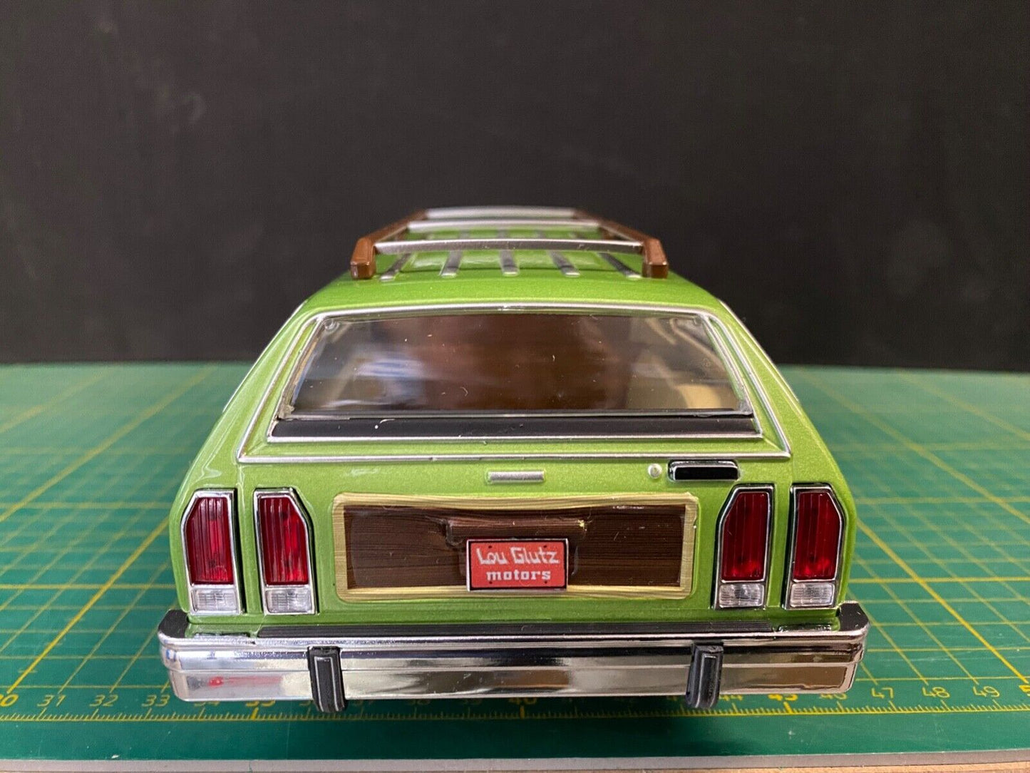 National Lampoon´s Vacation Family Truckster + original Lou Glutz plates 1:18