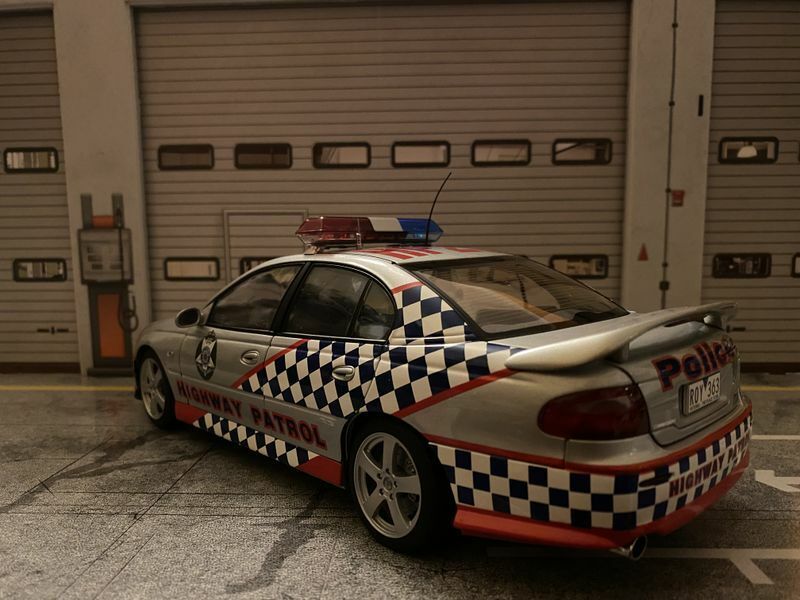 Holden Commodore VX SS Victoria Police SMART Highway Patrol Polizei AUTOart 1:18