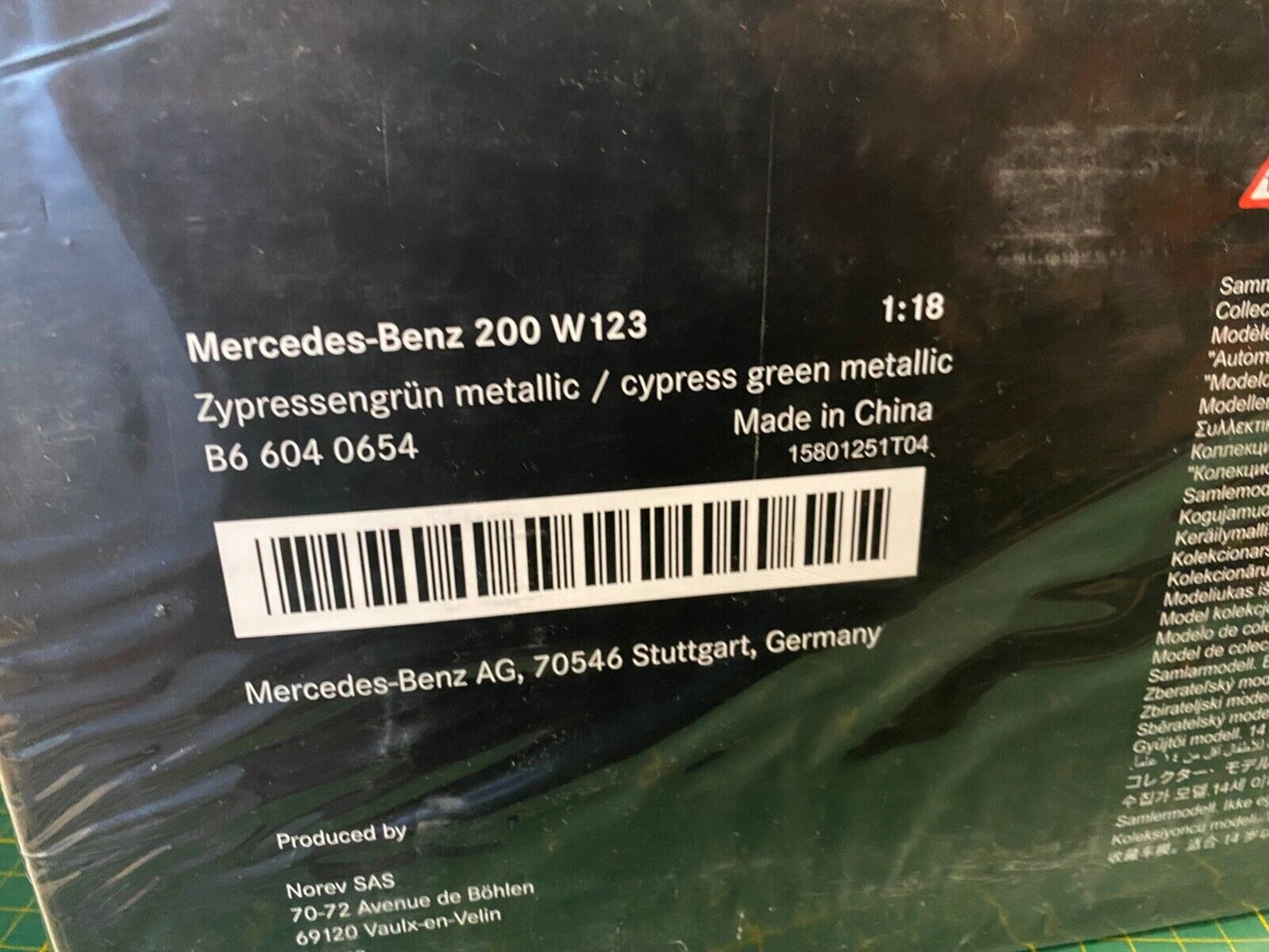 Mercedes Benz 200 Zypressengrün Metallic W123 B66040654 Norev Neu in OVP 1:18