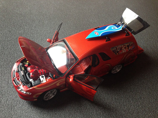 Holden Sandman VU SS Panel Van Mambo Concept 2001 Classic Carlectables 1:18