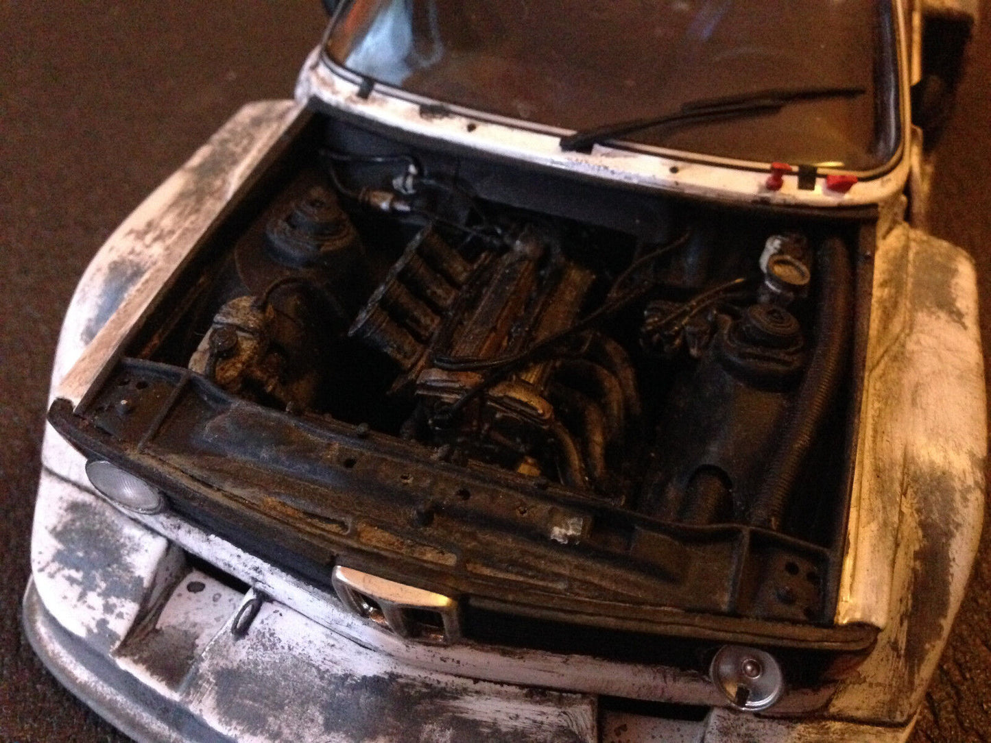 BMW 320i 1977 Gr. 5 E21 Diorama Scheunenfund Schrottplatz Tuning Umbau 1:18