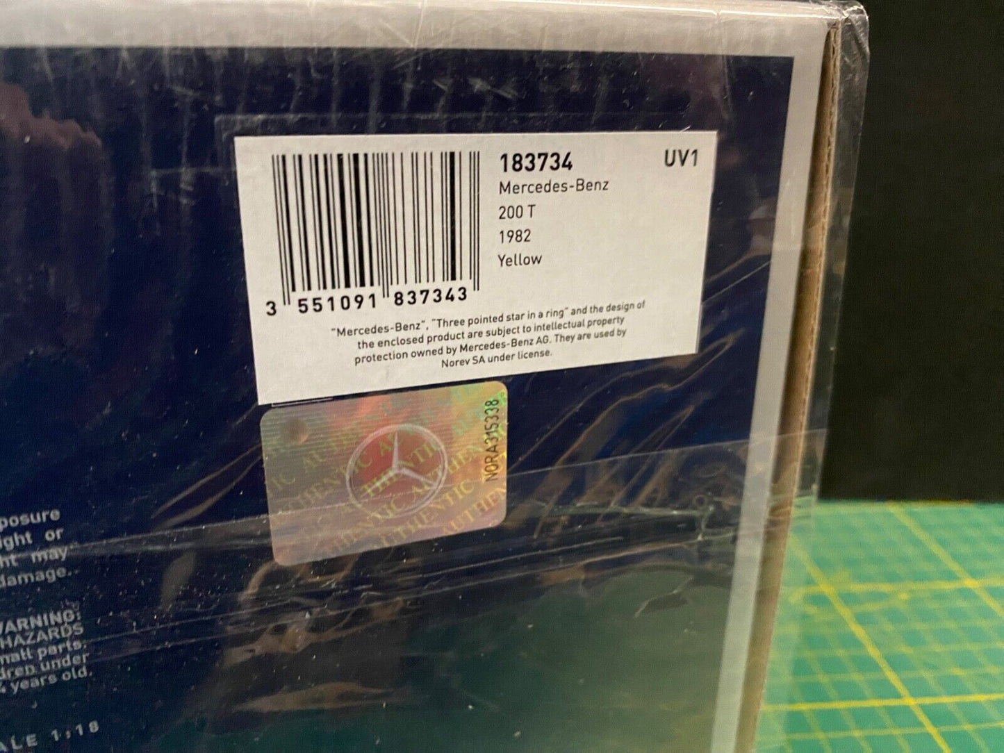 Mercedes Benz 200 T 1982 Kombi Gelb S123 W123 183734 Norev Neu in OVP 1:18