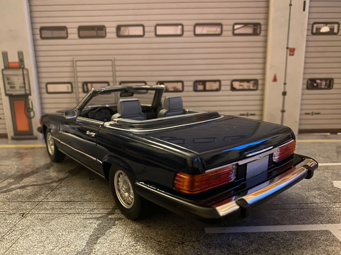 Mercedes Benz 450 SL Dunkelblau R107 dark blue Umbau auf US-Version +Barock 1:18