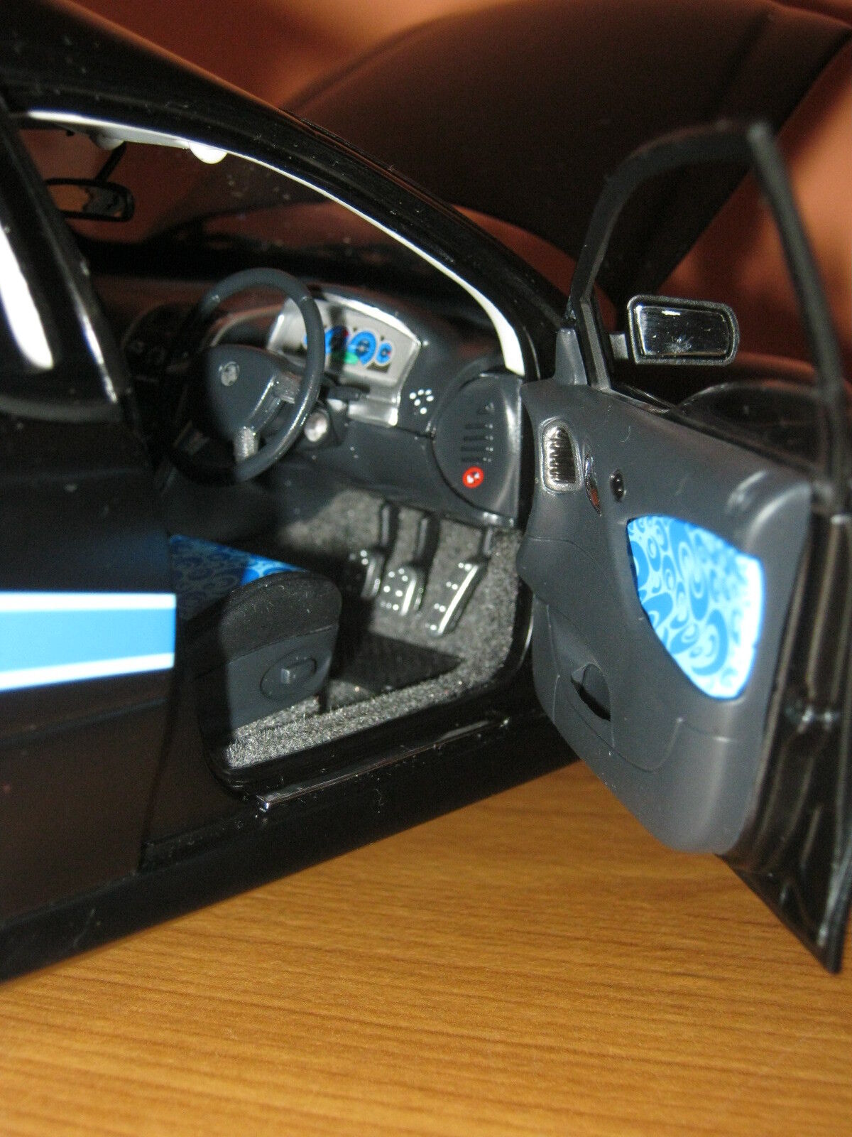 2x Holden Custom Sandman EXPO 2013 Panelvan Classic Carlectables OVP 1:18