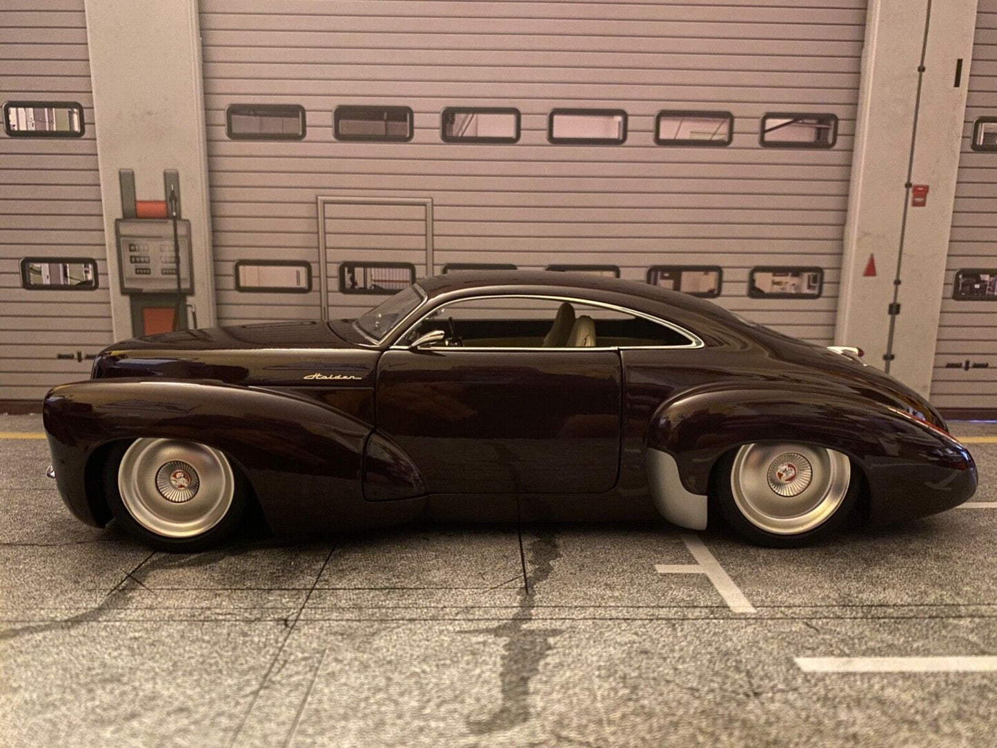 Holden Efijy 2005 Concept Car based on a Chevrolet Corvette V8 new in box 1:18