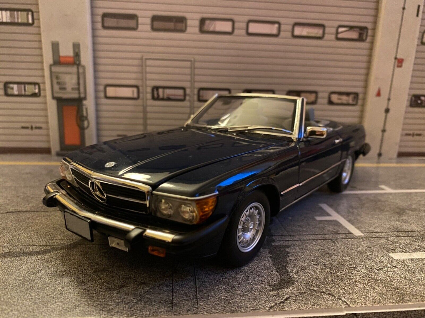 Mercedes Benz 450 SL Dunkelblau R107 dark blue Umbau auf US-Version +Barock 1:18