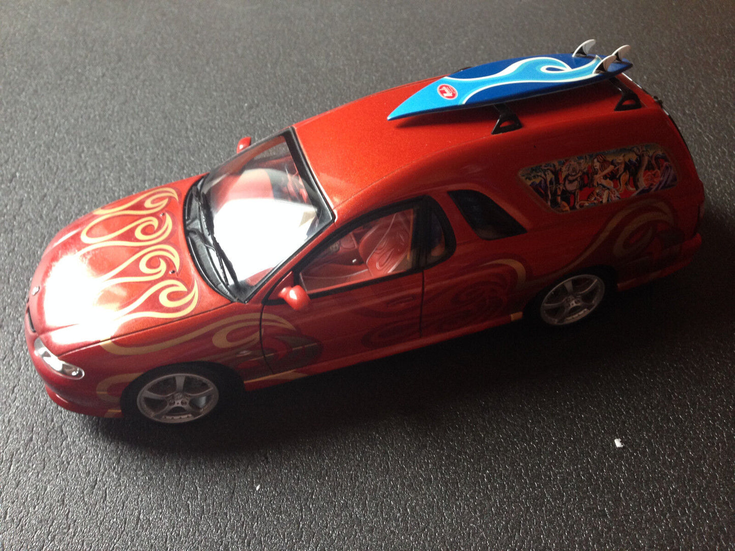 Holden Sandman VU SS Panel Van Mambo Concept 2001 Classic Carlectables 1:18