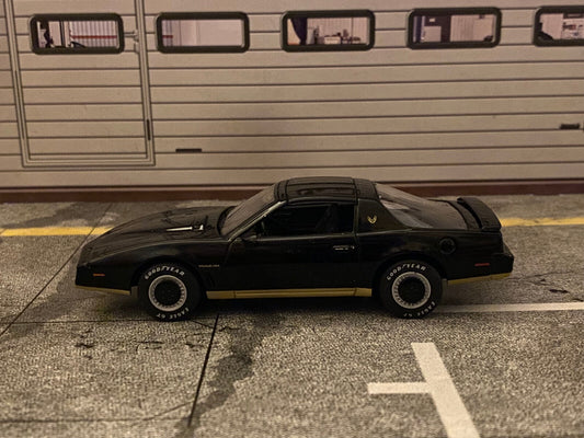 Michael Long´s Pontiac Firebird before Michael Knight´s KITT Knight Rider 1:43