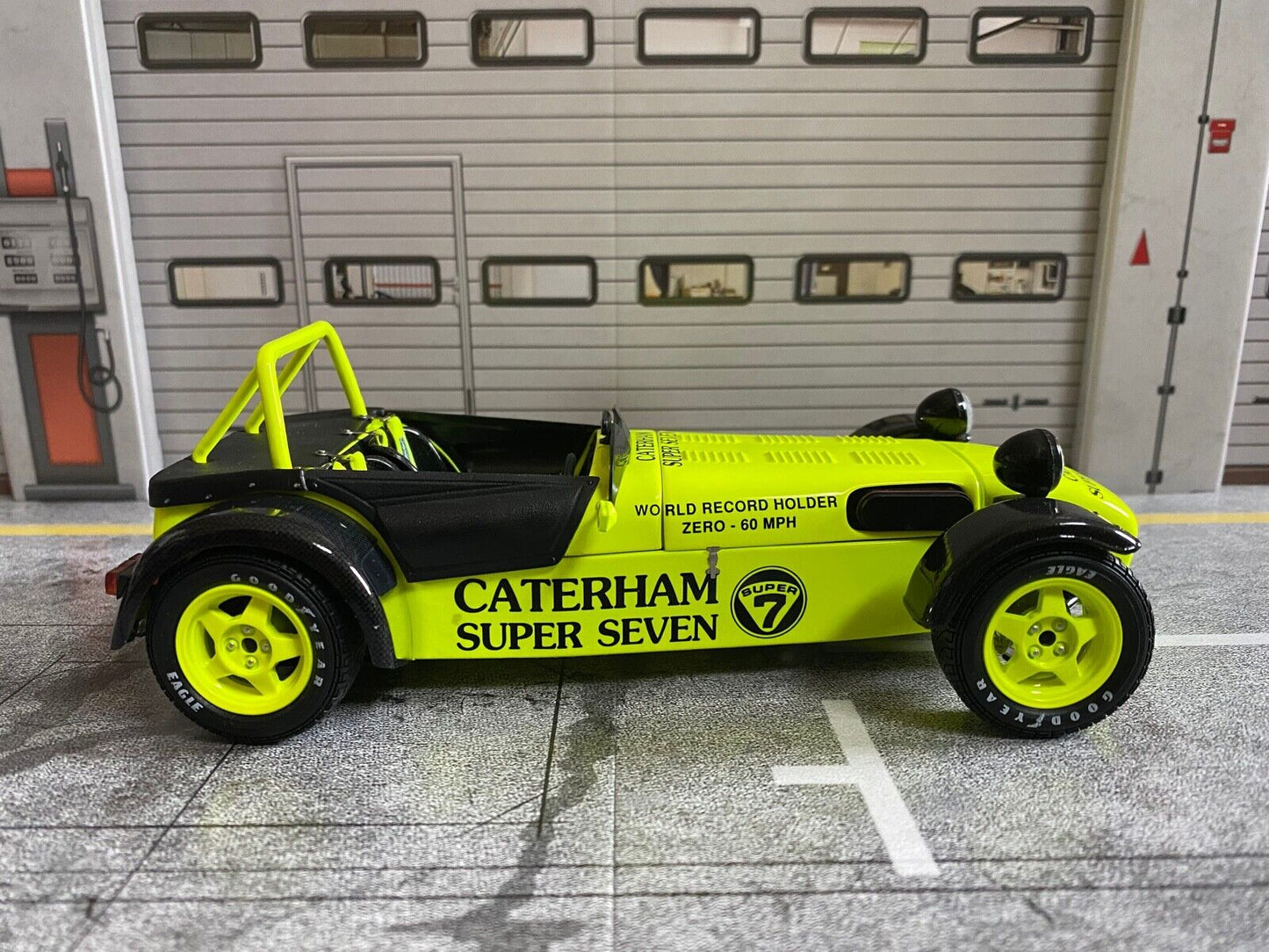 Caterham Super Seven JPE Lotus High End Edition mit Carbon Kotflügel Kyosho 1:18