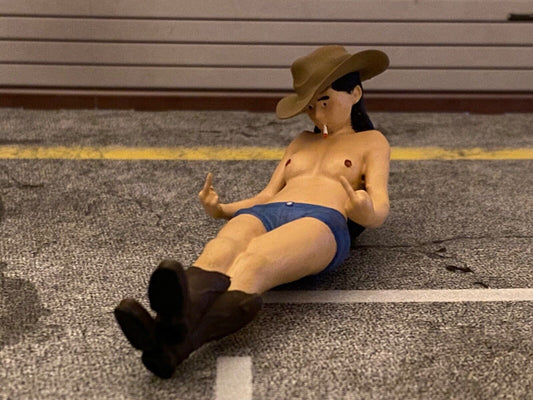 Sexy nackte Cowgirl Figur mit Zigarette Naked Cowgirl figure with cigarette 1:18