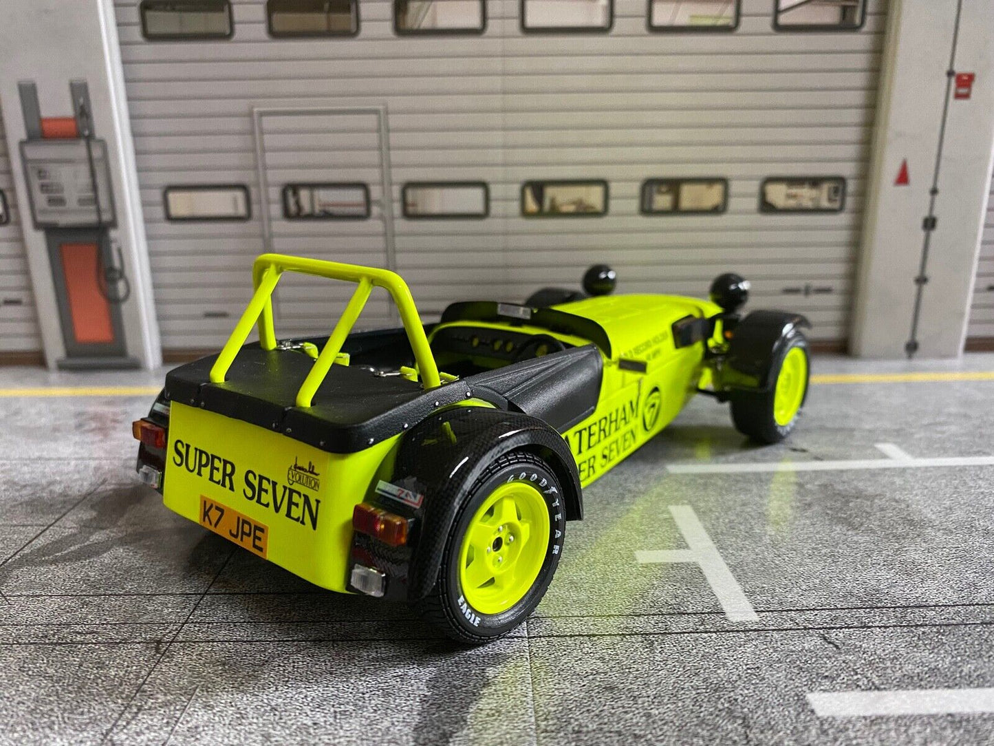 Caterham Super Seven JPE Lotus High End Edition mit Carbon Kotflügel Kyosho 1:18