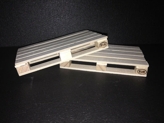 2 Paletten Holz mit EUR-Brandzeichen für Lkw Ladegut Maßstab ca. 1:10 1:12 1:14