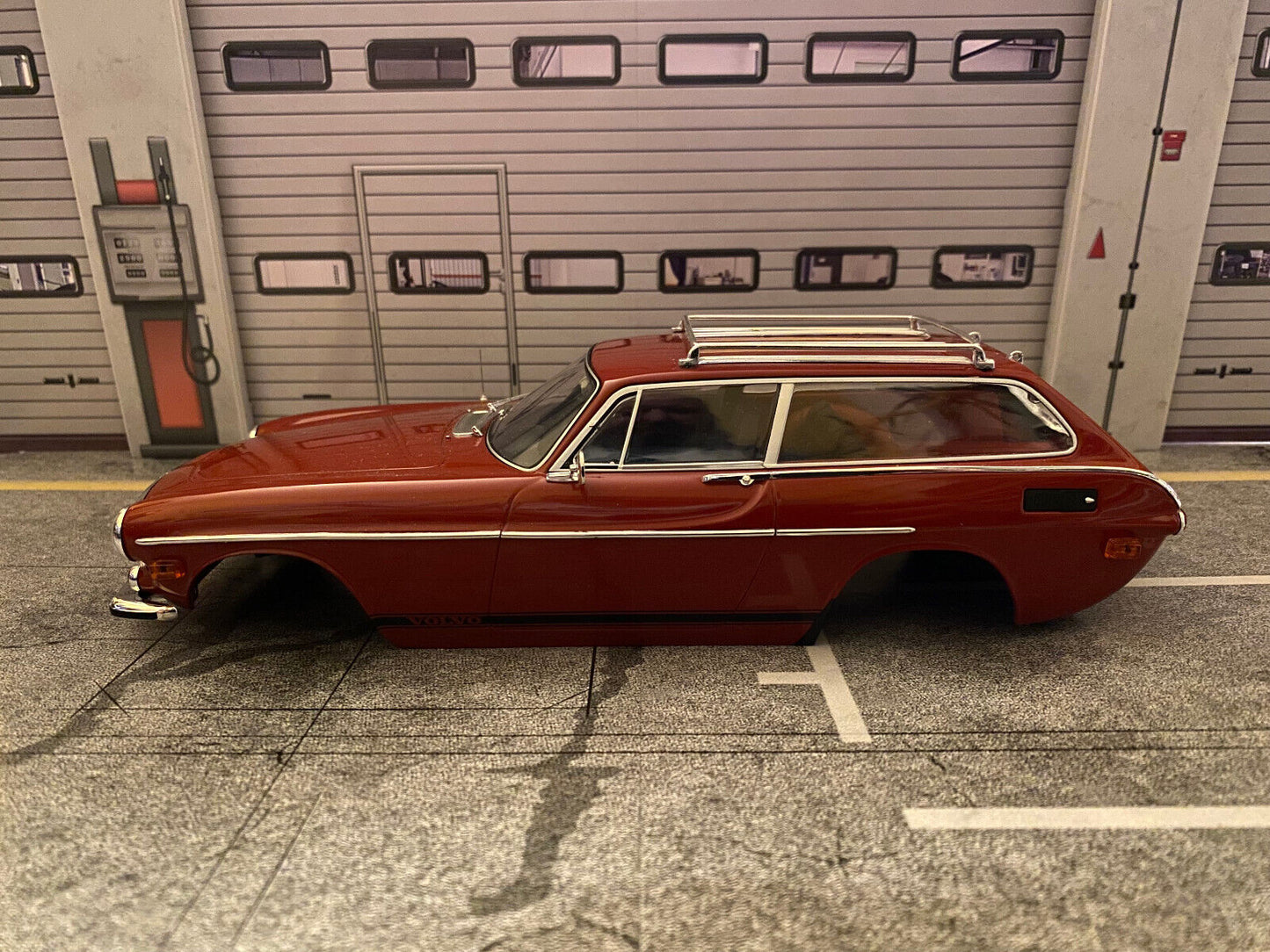 Volvo 1800 ES US-Version Schneewitchensarg ️NUR KAROSSERIE️ unvollständig 1:18