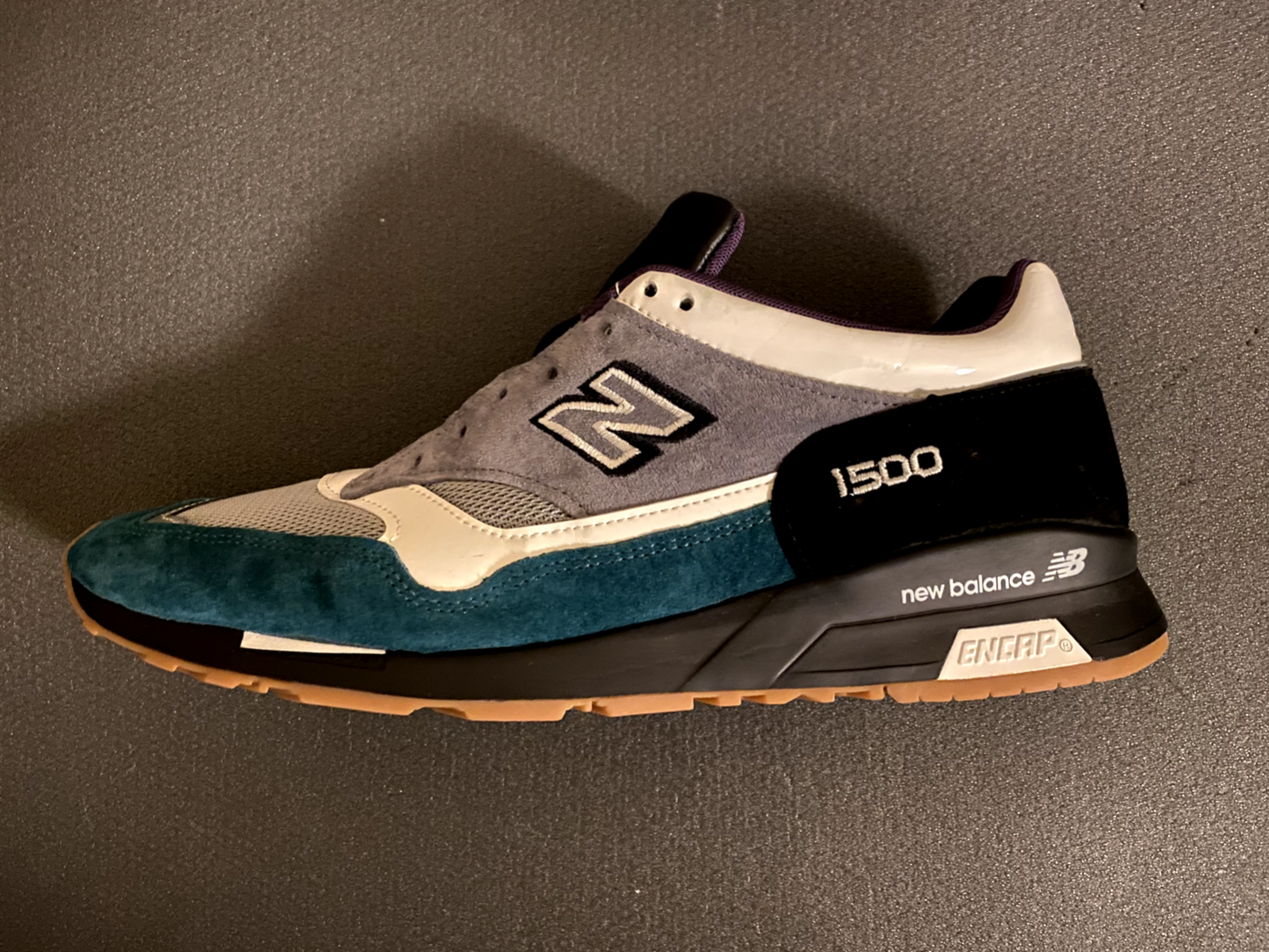 New Balance 1500 M1500X SAMPLE_LAB + "Kakkerlak"-figure Neu in Box US 12 UK 11,5 EUR 46,5