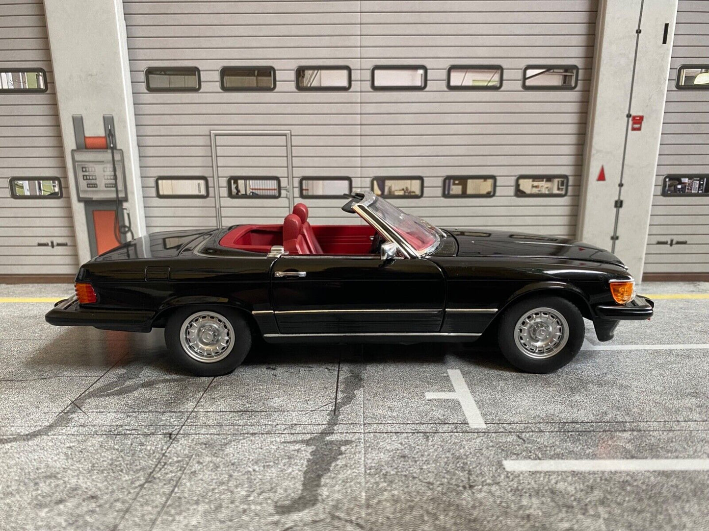 Mercedes Benz 300 SL 450 Schwarz R107 Umbau US-Version Barock Fuchs Felgen 1:18