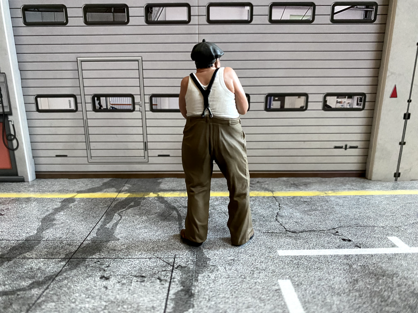 Ugo Fantozzi-Figur (ca. 10,5cm) -Paolo Villaggio- für Fantozzi´s Bianchina 1:18