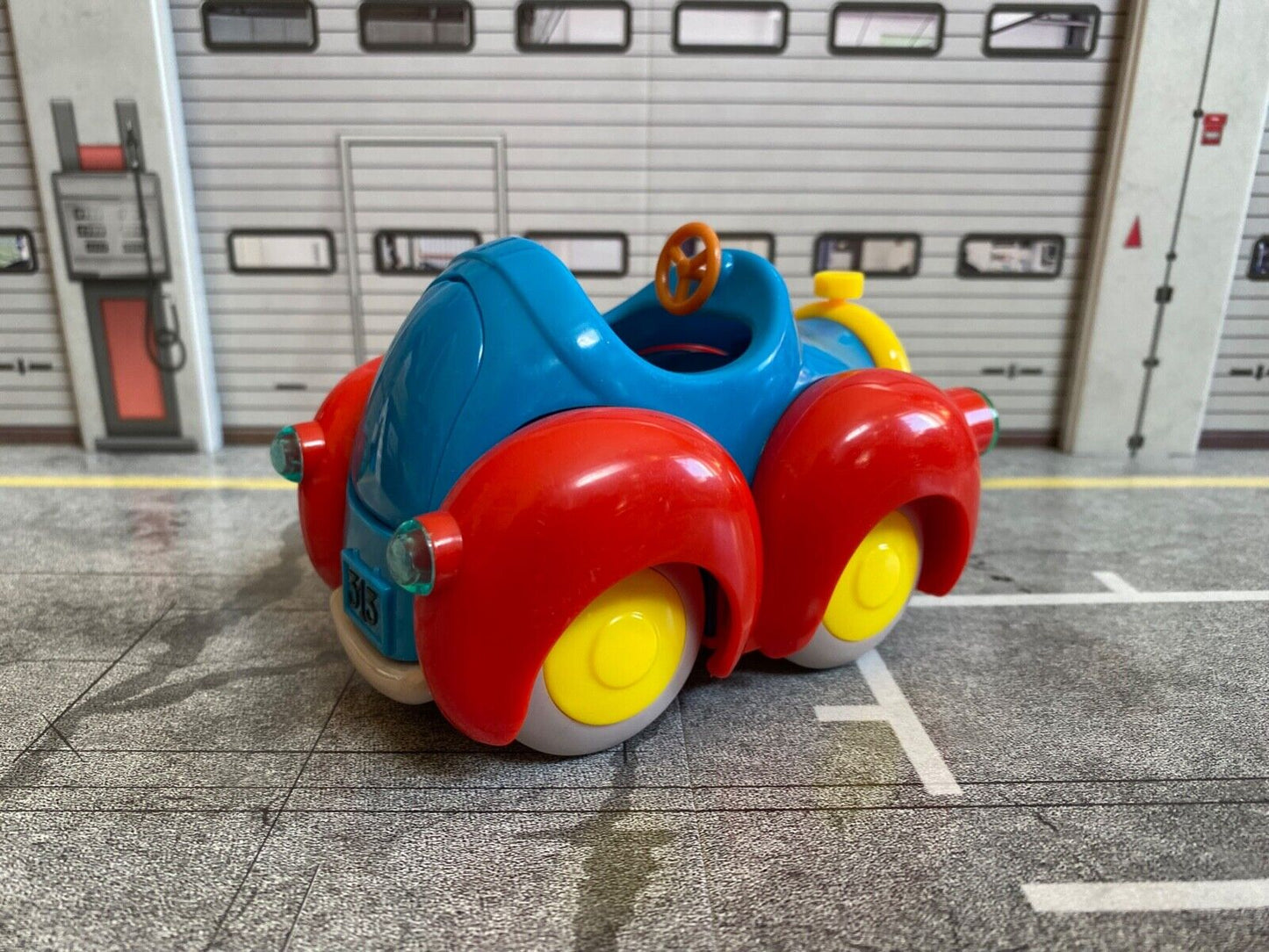 Donald Duck 313 Auto mit Figuren Donald, Tick Trick und Track Disney NEU 1:18