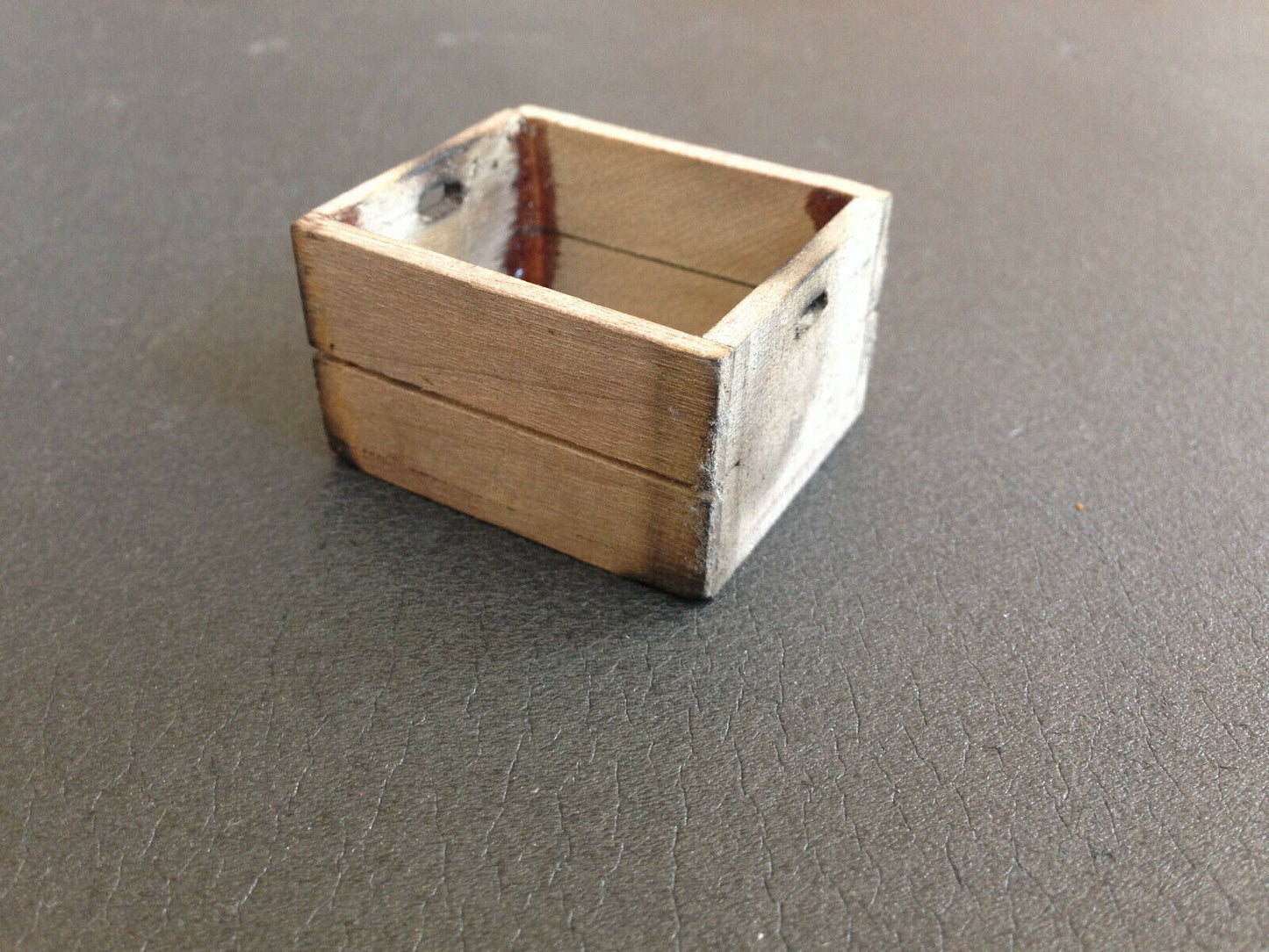 Kohlenkiste gealtertes Holz für Puppenhaus und als Ladegut für Lkw 1:12 Diorama