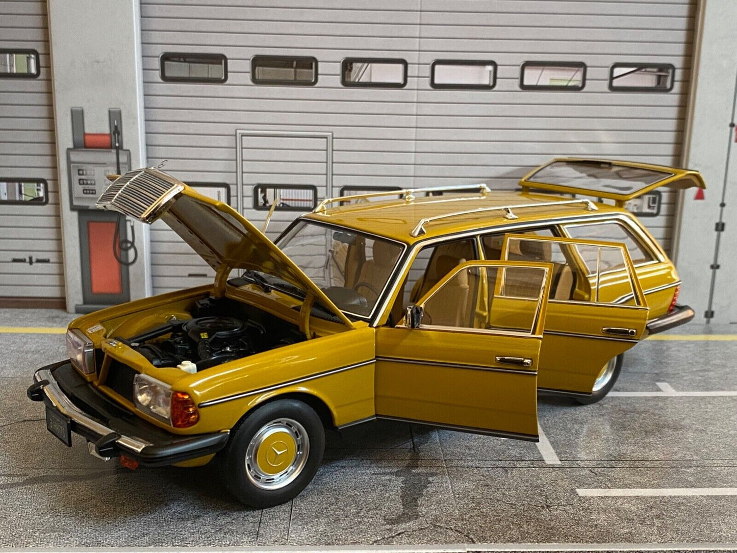 Mercedes Benz 300 TD S 123 W123 Umbau US-Version Hart aber Herzlich von Max 1:18