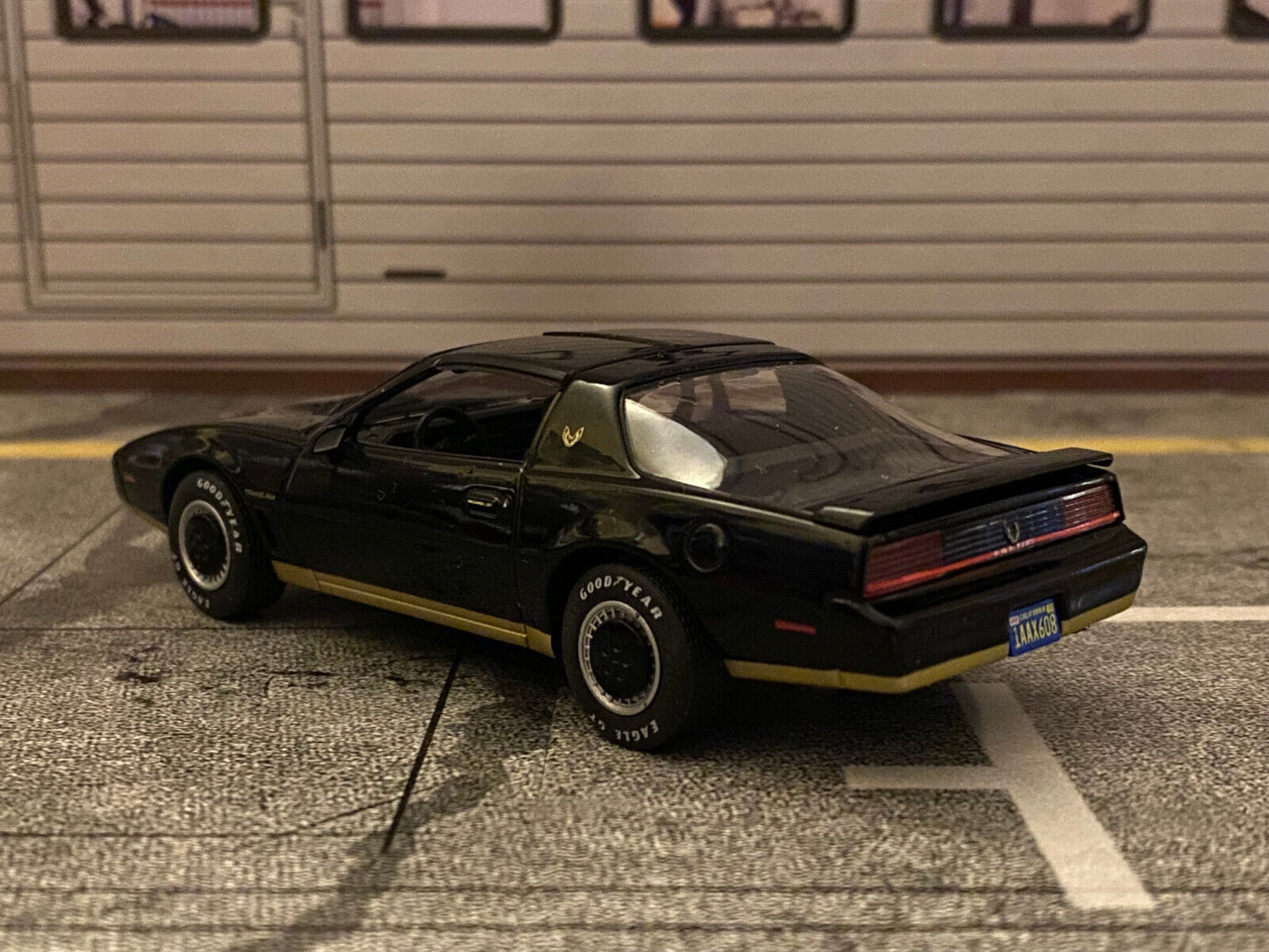 Michael Long´s Pontiac Firebird before Michael Knight´s KITT Knight Rider 1:43