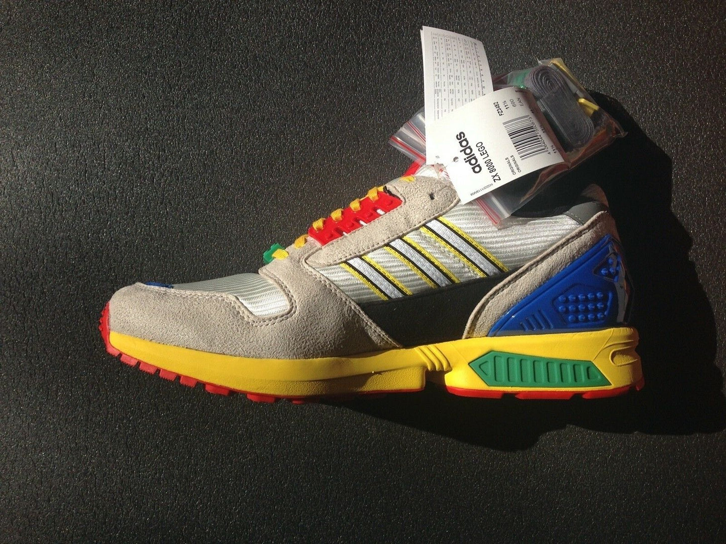 Adidas ZX 8000 x LEGO mit Lego-Box und Holzfigur FZ3482 US 12 UK 11,5 EUR 46 ⅔