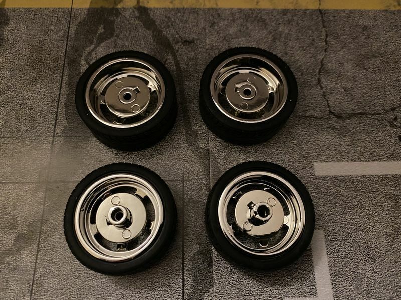 Kompletträder in Aluoptik Felgen Tuning Umbau Diorama Code 3 RDM neu A 1:18