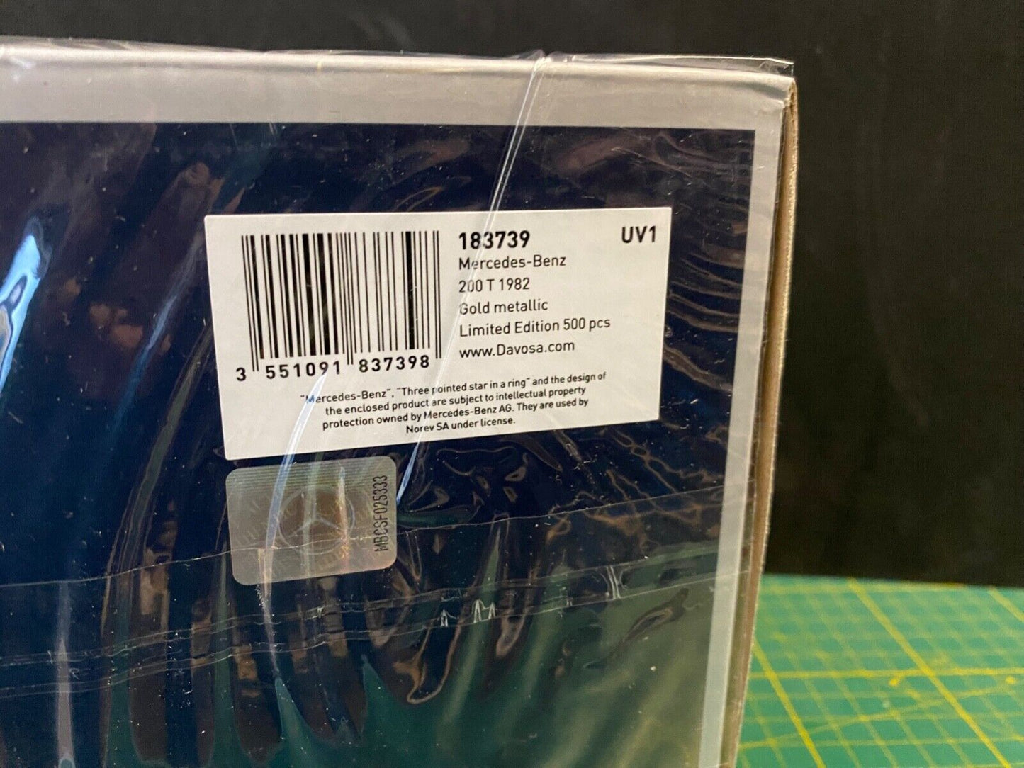 Mercedes Benz 200 T AMG Gold Metallic Kombi S123 W123 183739 Norev Neu OVP 1:18