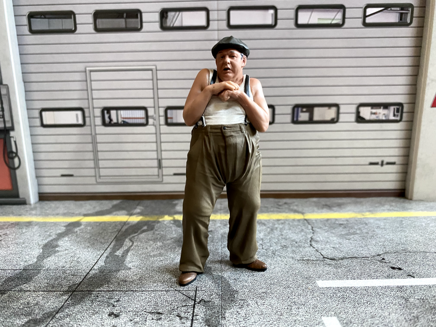 Ugo Fantozzi-Figur (ca. 10,5cm) -Paolo Villaggio- für Fantozzi´s Bianchina 1:18