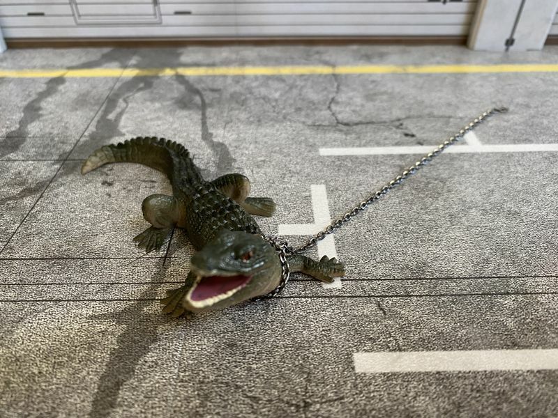 Miami Vice Elvis Alligator Figur für James Crockett "Sonny Burnett" Diorama 1:18