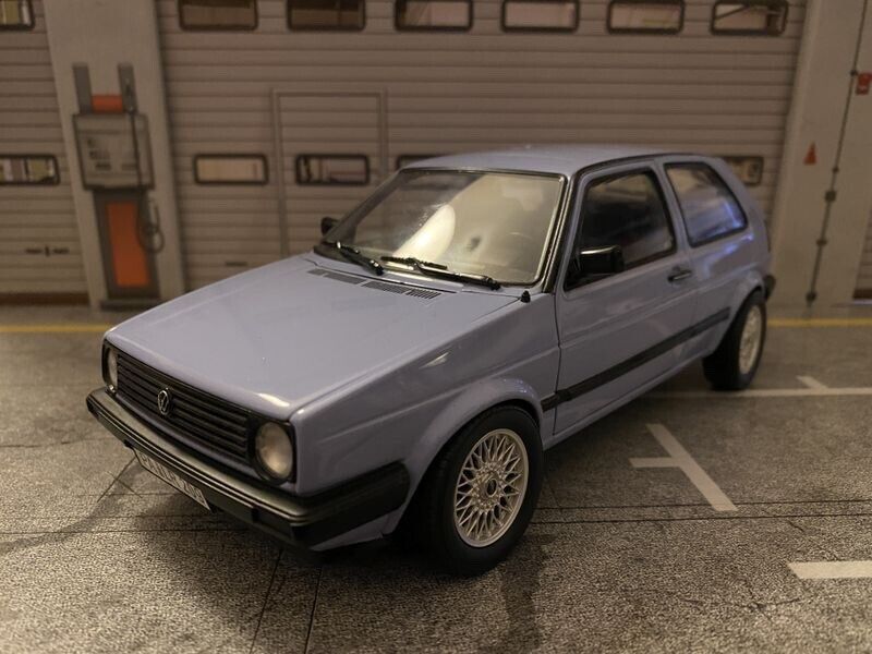 VW Golf 19E 2-Türer in Taubenblau 1 of 1 alles zu öffnen Tuning Umbau 1:18