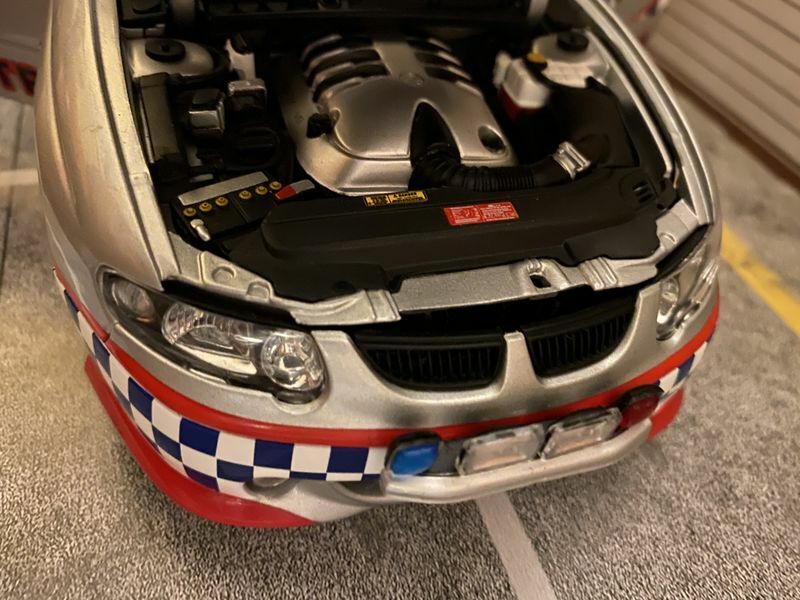 Holden Commodore VX SS Victoria Police SMART Highway Patrol Polizei AUTOart 1:18
