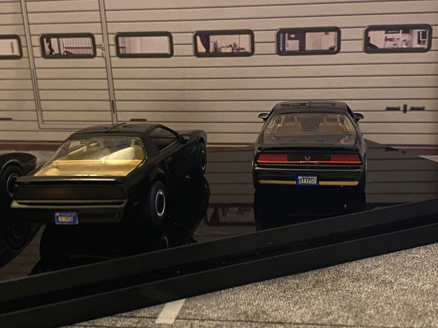 Knight Rider 3er-Set Michael Long First Car + K.I.T.T. + K.A.R.R. + Vitrine 1:43