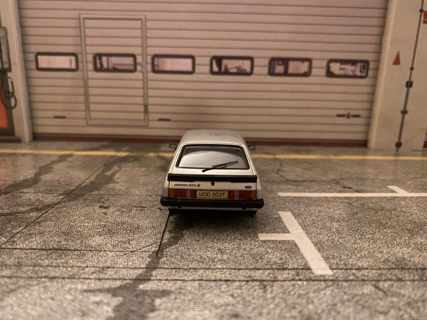 Bodie´s Ford Capri 3.0S The Professionals Die Profis RHD Mk3 MkIII Silber 1:43