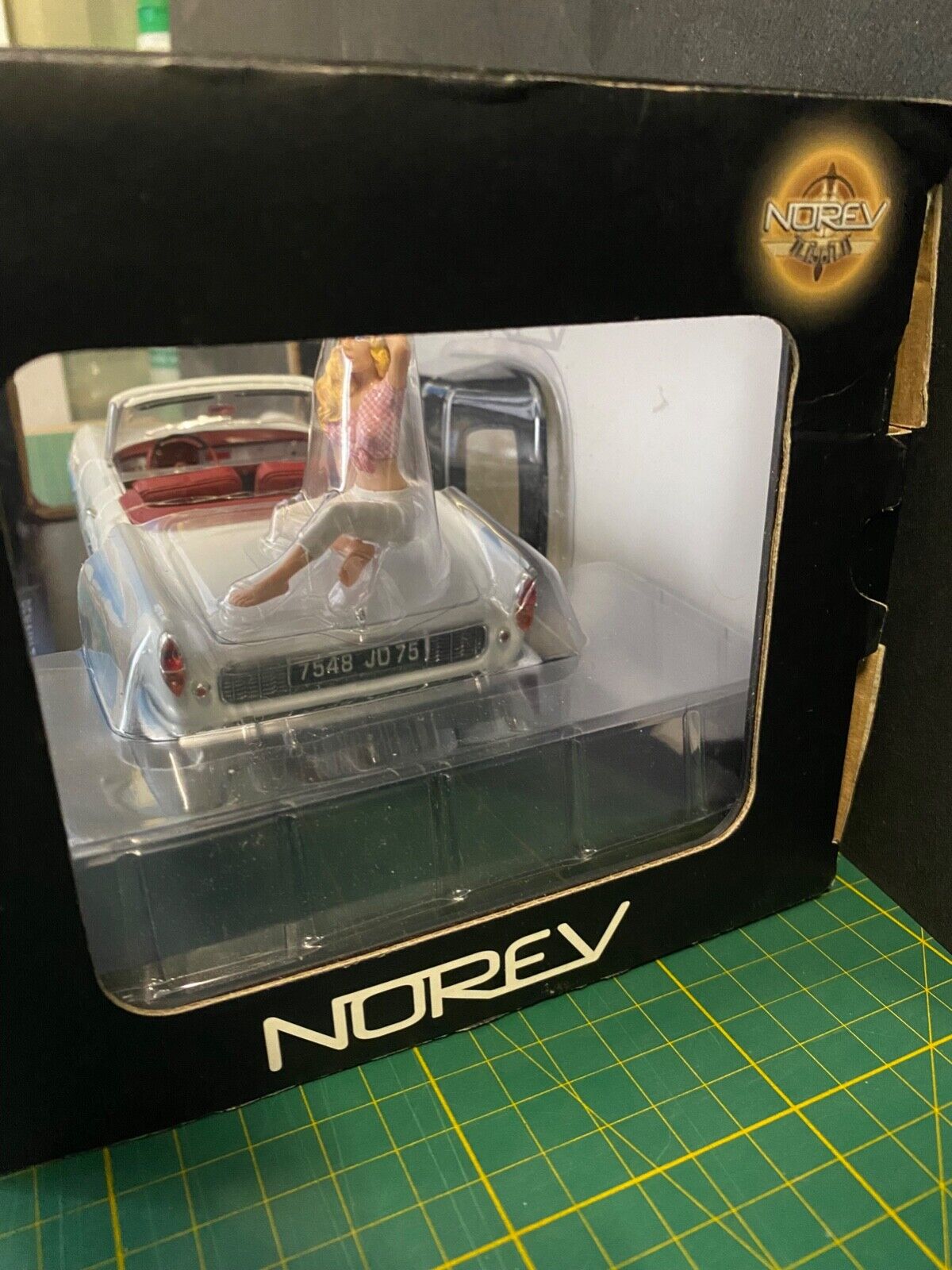 Renault Floride 1958 mit Brigitte Bardot Figur Norev 185180 NEU in OVP new 1:18