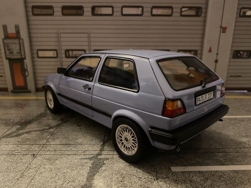VW Golf 19E 2-Türer in Taubenblau 1 of 1 alles zu öffnen Tuning Umbau 1:18